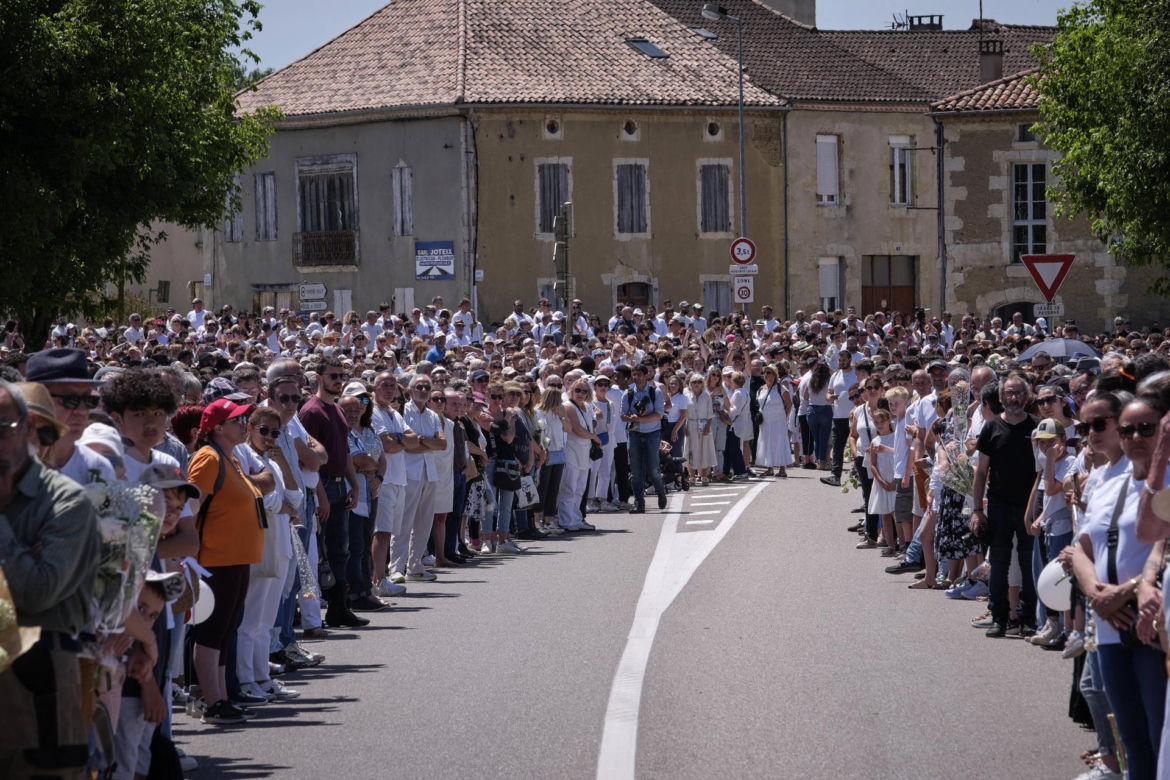 11-latka zgwałcona i zabita przez tatę kolegi. Ludzie są wściekli! Cały kraj protestuje
