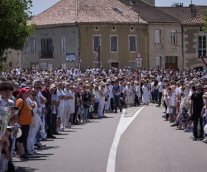 11-latka zgwałcona i zabita przez tatę kolegi. Ludzie są wściekli! Cały kraj protestuje