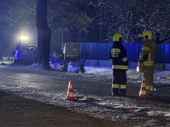 Uciekał seatem przed policją. Gonili go przez dwa powiaty. Zginął na drzewie