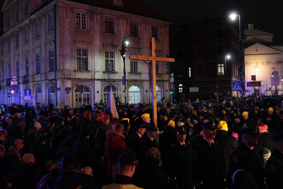 Centralna Droga Krzyżowa przeszła ulicami stolicy. „Było ponad 10 tysięcy ludzi”