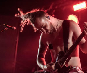 Skrupulatnie wyreżyserowany groteskowy spektakl okraszony nutą surrealizmu – Avatar zawładną Warszawą [RELACJA]