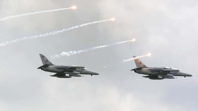 Czeskie samoloty L-159 nie dla Ukrainy. Polityczna burza w Pradze - premier kontra generał