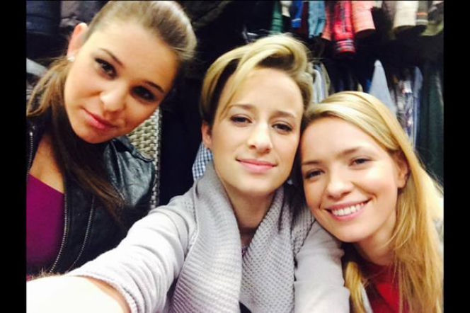 Pierwsza miłość. Aśka (Paulina Gałązka), Sabina (Urszula Dębska), Daga (Anna Szymańczyk)