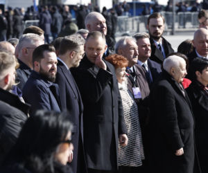 Rocznica katastrofy smoleńskiej. Prezydent Nawrocki uczcił pamięć zmarłych