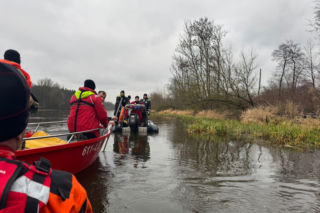 Auto warte fortunę wpadło do rzeki. Akcja ratunkowa trwała dwa dni!