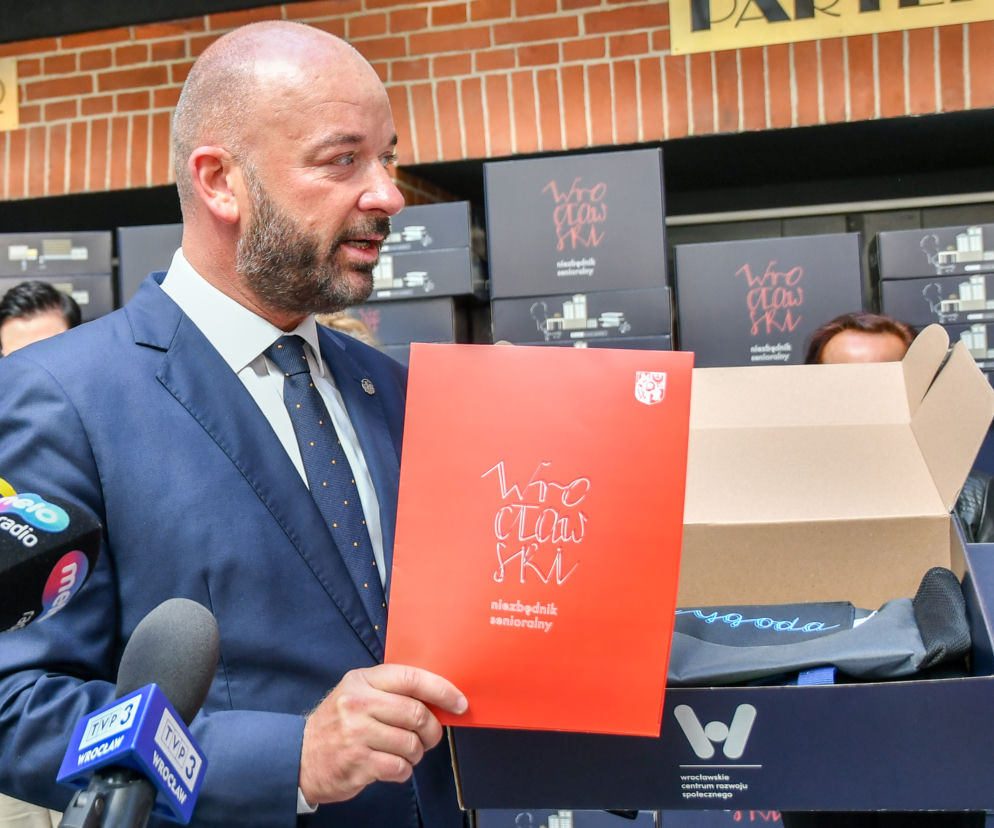 Wrocławski Niezbędnik Senioralny trafi do emerytów z Wrocławia