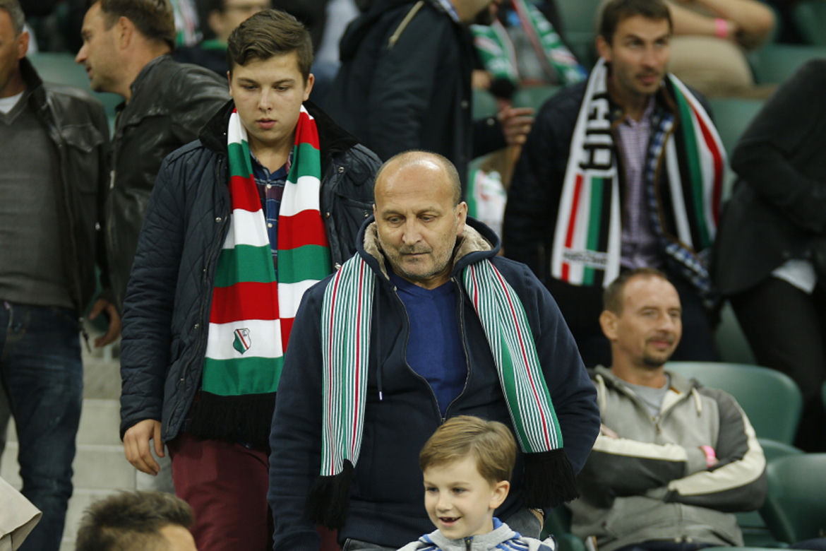Wystrojony Marcinkiewicz na premierze filmu Vegi. Ale z niego przystojniak