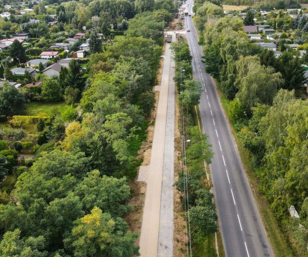 Przy ulica Złotowskiej powstaje droga rowerowa i chodnik dla pieszych 