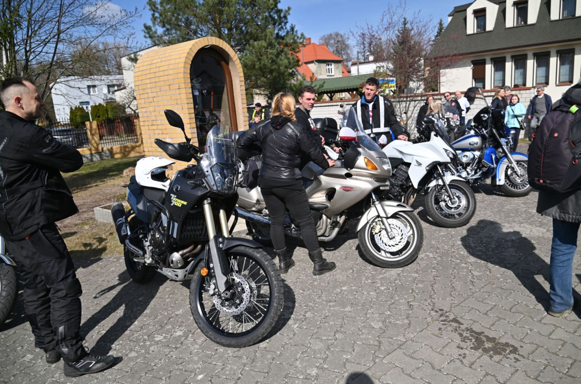 "Słodko jest pomagać". Motocyklowy piknik dla Ukrainy w Szczecinie Dąbiu