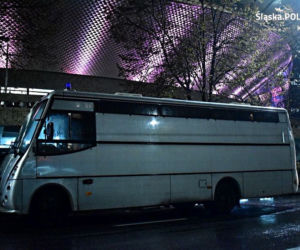 Chcieli wbić na Mayday z prochami! Policja czekała na nich z psami! [ZDJĘCIA]