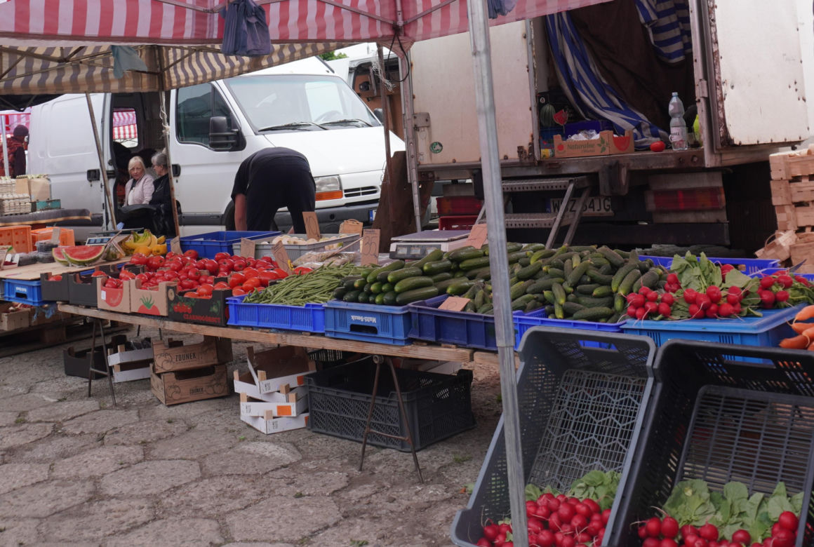 Ceny warzyw i owoców na targowisku w Skarżysku