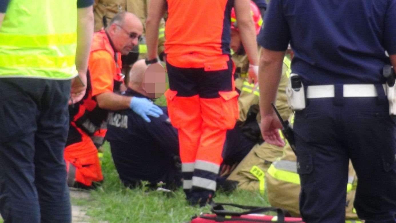 Tragedia w Warszawie. Tramwaj przytrzasnął 4-letniego chłopca i ciągnął po torowisku. Dziecko nie żyje, jego babcia zemdlała