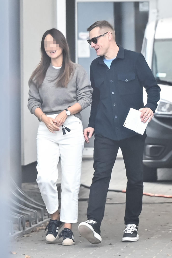 Marcin Mroczek z dziewczyną w cukierni