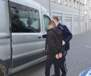 Łupem złodzieja padły żelki i krówki