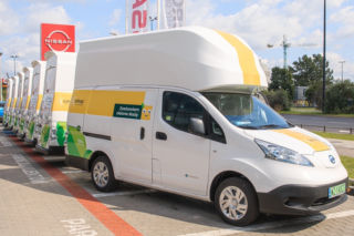 Elektryczne furgony do wożenia paczek. Imponująca flota w InPost