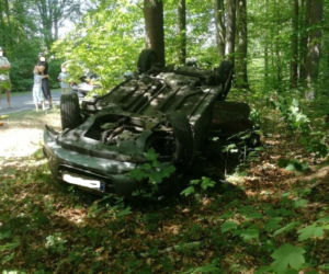 Koszmarny wypadek w powiecie kołobrzeskim. Nie żyje jedna osoba, troje dzieci w szpitalu