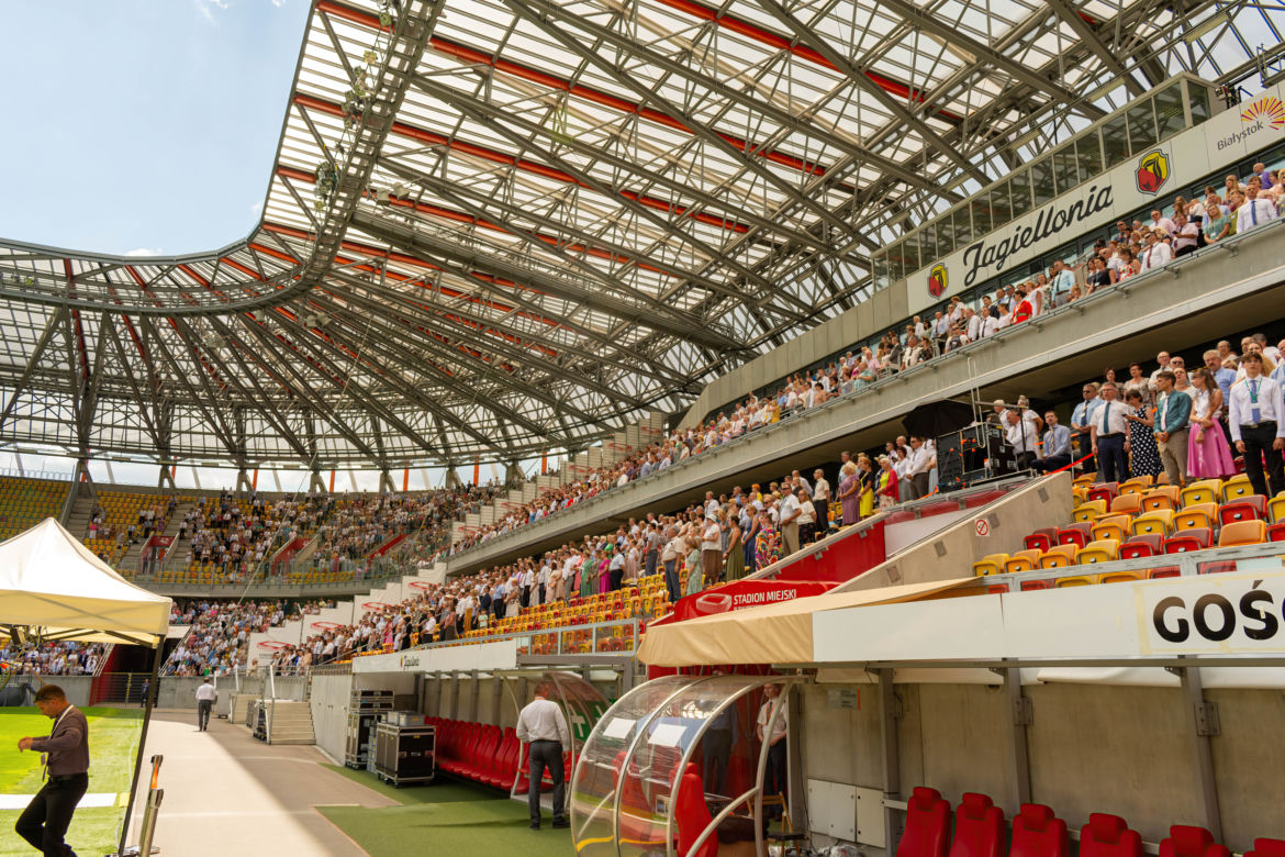 Białystok. Kongres Świadków Jehowy zgromadził tłumy na Stadionie Miejskim