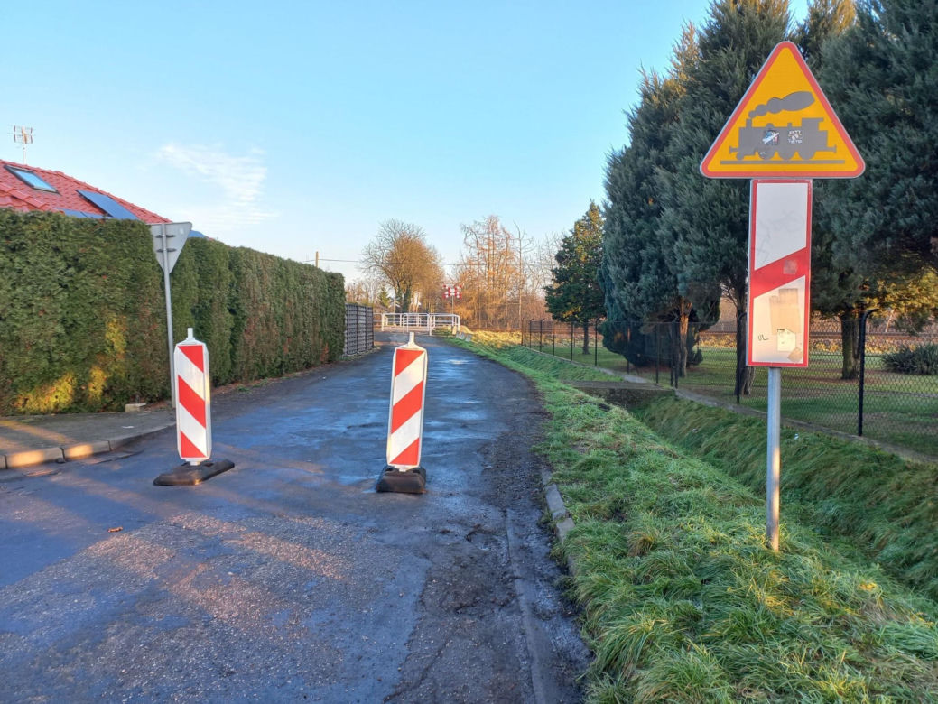 Samochodem już nie przejedziesz. Zmiany na przejeździe kolejowym przy Dąbrówki w Lesznie