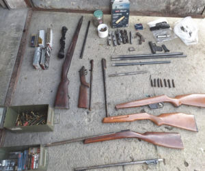 Fabryka broni pod Dąbrową Tarnowską: 45-latek z arsenałem i narkotykami