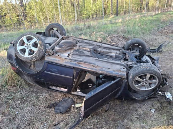 Kolumbijczycy dachowali Golfem w rowie. Zaskakujące odkrycie policjantów