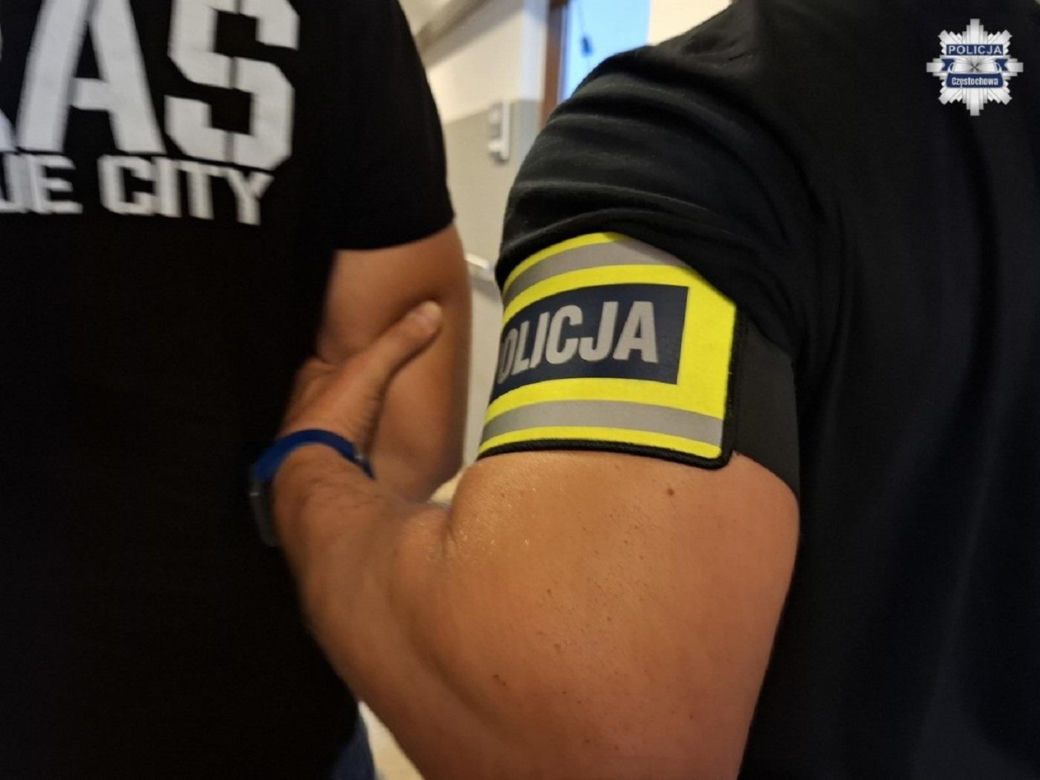Brutalny atak w Częstochowie. Użyli maczety i noża. Policja rozbiła grupę pseudokibiców.