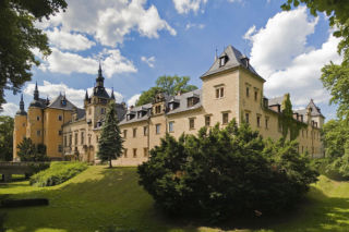 Zamki jak z planu „Bridgertonów”. Polacy chcą podróżować z  rozmachem – historyczne rezydencje wracają do łask