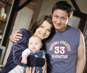 Na Wspólnej. Marta (Joanna Jabłczyńska), Filip (Marcin Chochlew)