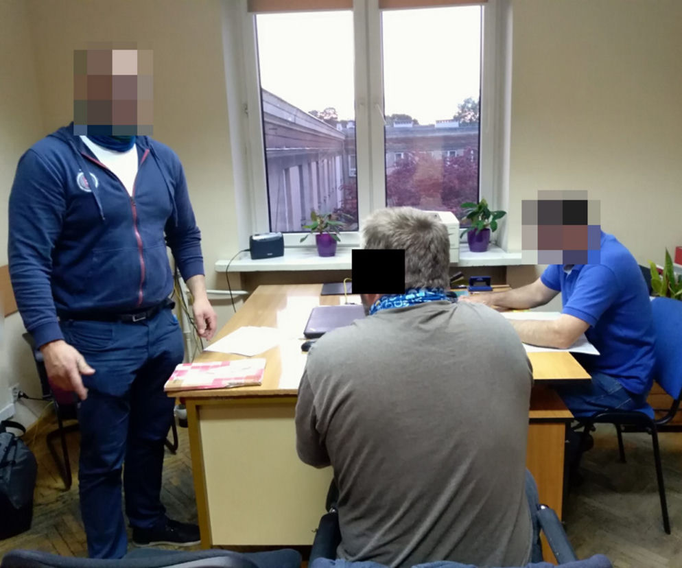 Bawił się w chowanego z policjantami 