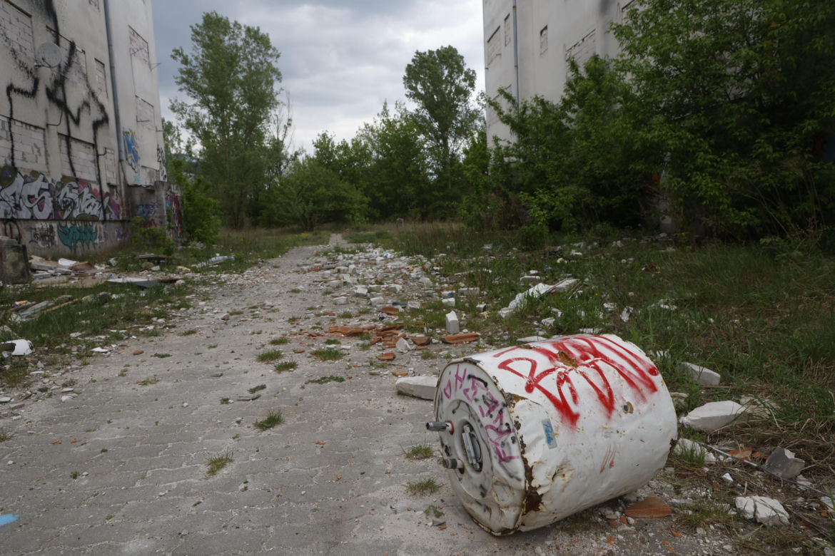 „Czarnobyl” Warszawy zniknie z mapy. „Smród, fetor i grzyb”. Tak wyglądało życie w „13 dzielnicy”