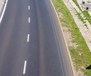 Jechał bez opony i uszkodził 6 km drogi