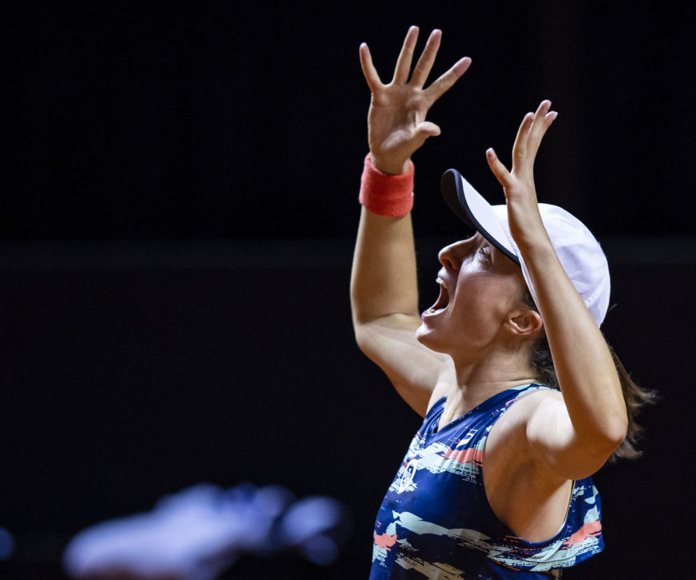 Iga Świątek uciszyła jęki Wiki Azarenki! Polka w ćwierćfinale turnieju WTA w Rzymie po wojnie nerwów!
