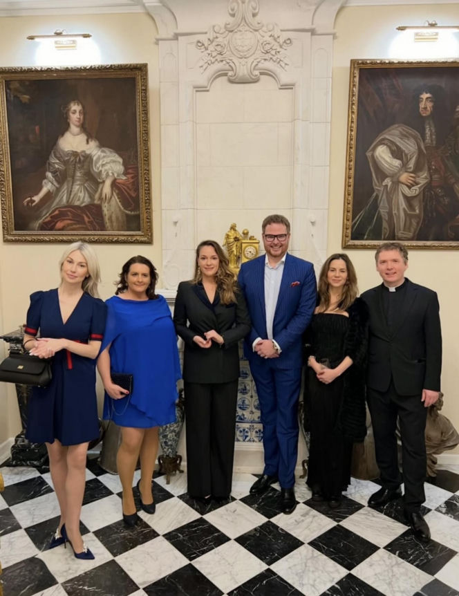 Kożuchowska, Karolak i Ogórek na salonach u księcia. Ciekawy dobór strojów