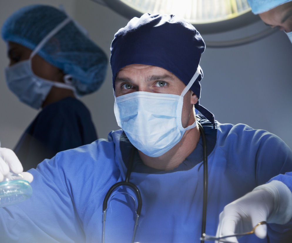 Kobiety umierają częściej, gdy operuje je chirurg-mężczyzna. Zaskakujące powody
