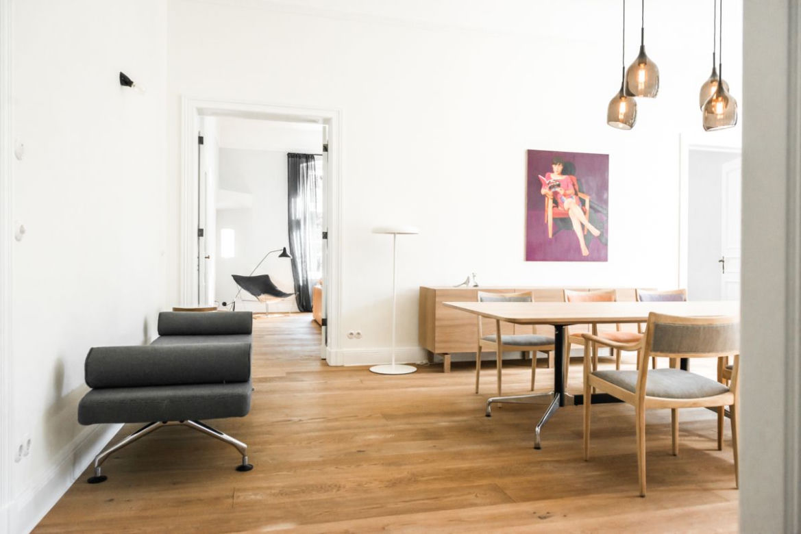 Bauhaus we wnętrzu: nietypowe połączenie stylów w domu pod Berlinem