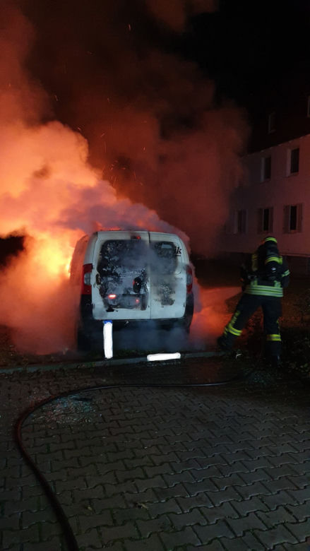 Trener piłkarski miał odurzyć i zgwałcić siedmiu chłopców. Lokalna społeczność się mści