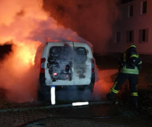 Trener piłkarski miał odurzyć i zgwałcić siedmiu chłopców. Lokalna społeczność się mści