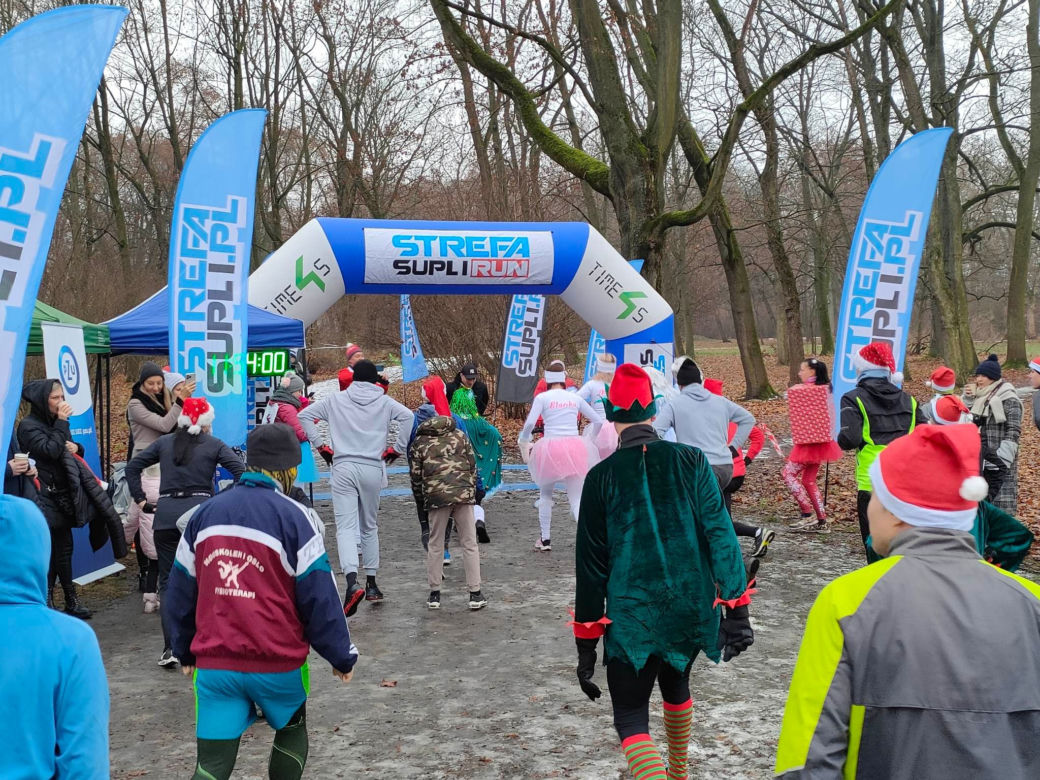 Przedświąteczne zawody sportowe. Łodzianie biegają i pomagają