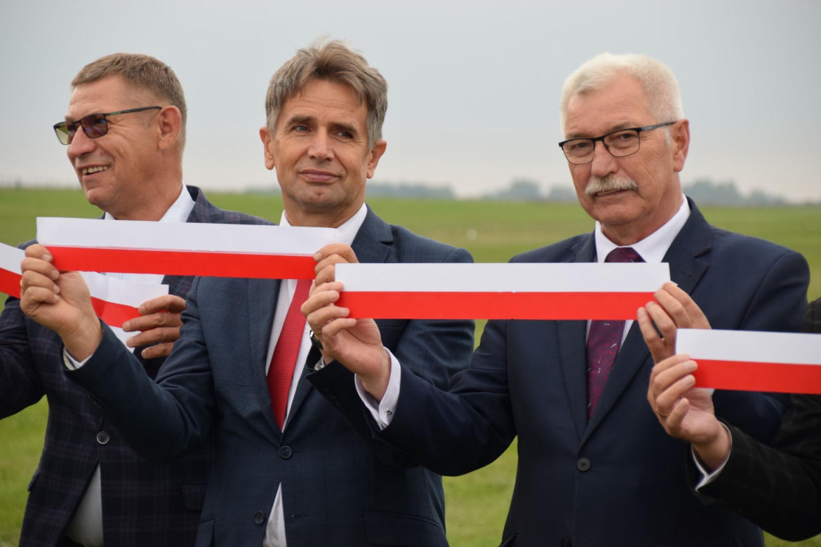 Lotnisko w Mokrem ma nowy pas startowy.  Został  już otwarty
