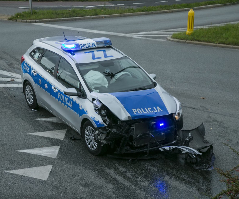  Policja rozbiła radiowóz na Krasińskiego