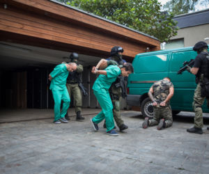 Diagnoza 3 sezon odc. 12. Artman (Adam Woronowicz), Bogna (Danuta Stenka)