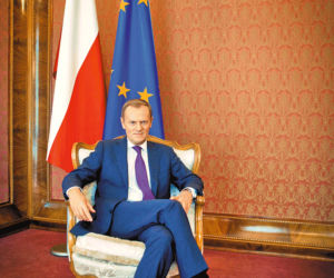 Premier zarobił 345 tys. zł