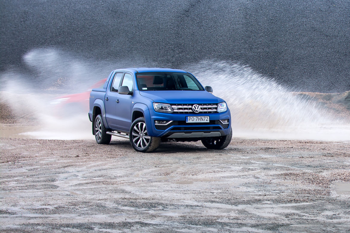 Volkswagen Amarok V6 3.0 TDI 258 KM 4Motion DSG8 Aventura vs. Toyota Hilux 2.4 D-4D 150 KM 4x4 AT6 Selection 50