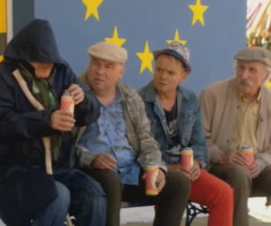 Ranczo 8 sezon odcinek 100. Pietrek (Piotr Pręgowski), Hadziuk (Bogdan Kalus), Stach Japycz (Franciszek Pieczka), Solejuk (Sylwester Maciejewski)