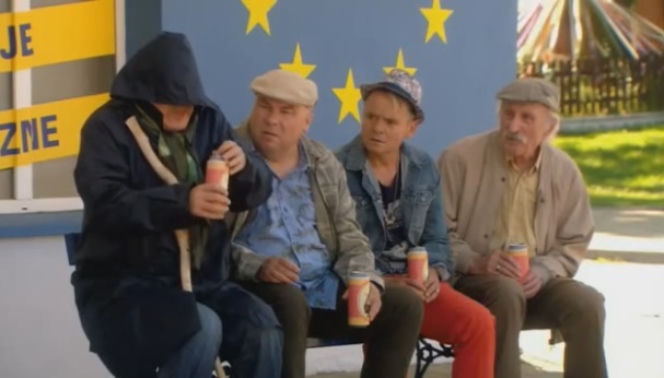 Ranczo 8 sezon odcinek 100. Pietrek (Piotr Pręgowski), Hadziuk (Bogdan Kalus), Stach Japycz (Franciszek Pieczka), Solejuk (Sylwester Maciejewski)