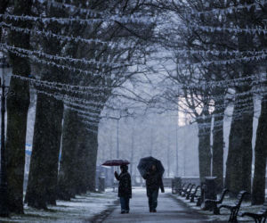 Holandia/ Setki odwołanych lotów, chaos na kolei i rekordowe korki z powodu ataku zimy