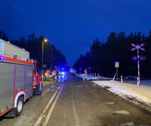 Podlaskie. Katastrofa kolejowa na niestrzeżonym przejeździe w Koszarówce.