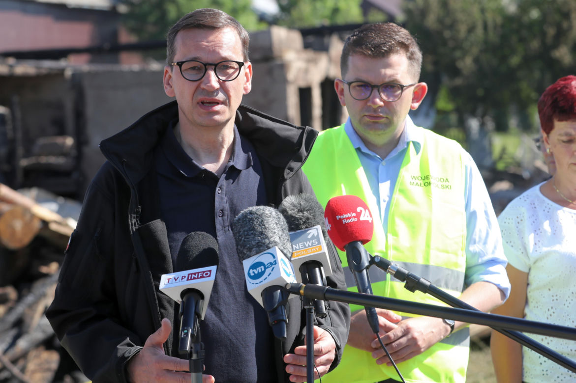 Morawiecki na miejscu pożaru w Nowej Bialej