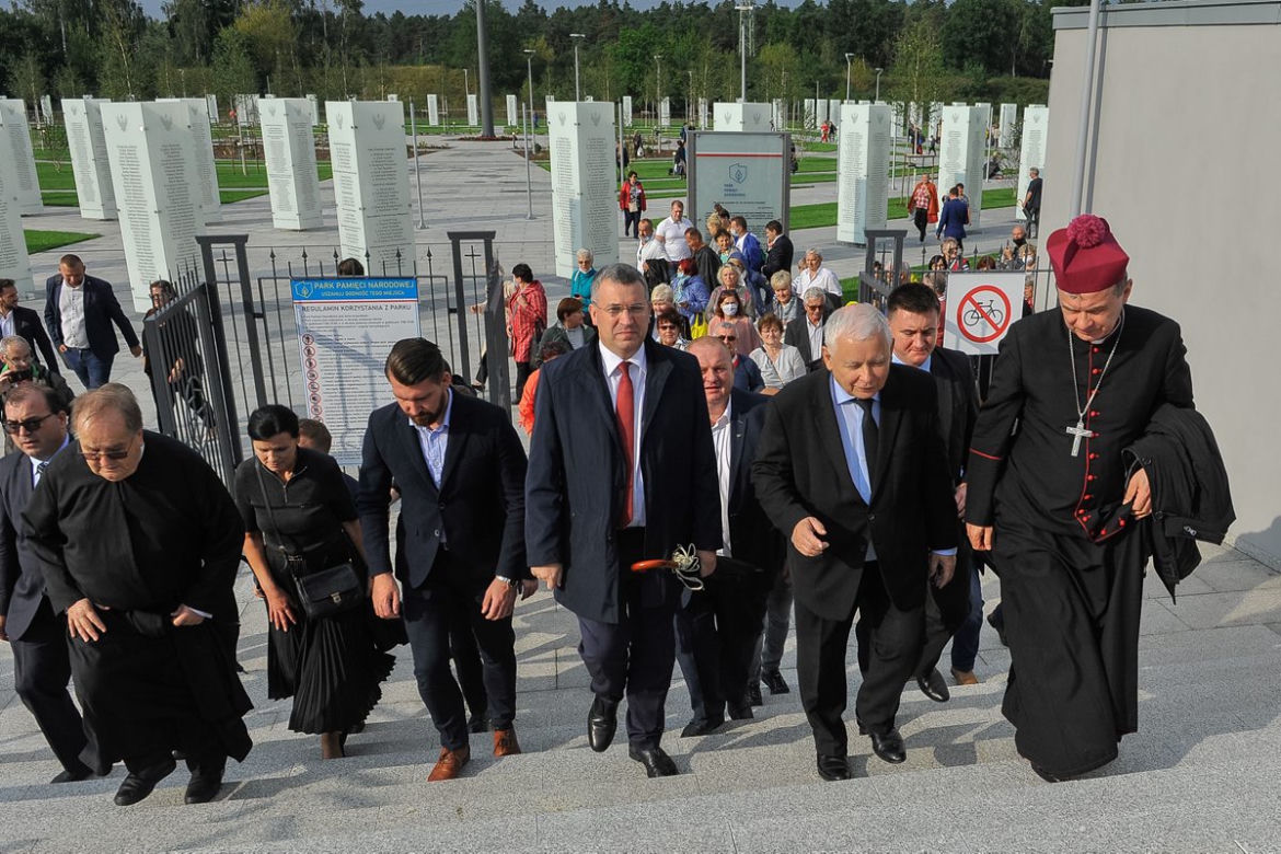 Ukłony dla Rydzyka, uśmiech dla Kaczyńskiego