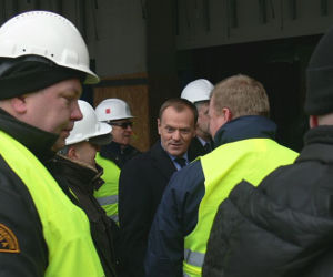 Stadion Narodowy Premier Tusk z zaloga.jpg
