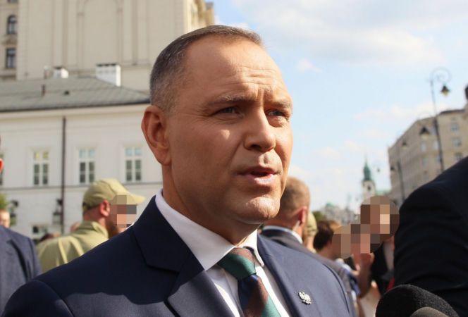 Karol Nawrocki spaceruje z sympatykami